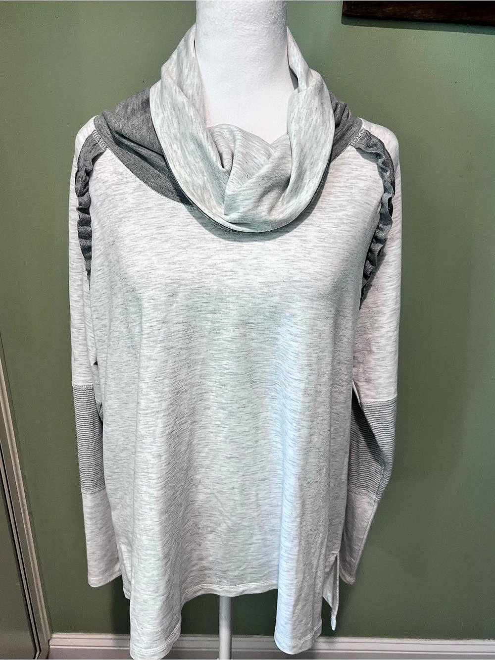 Gray Cowl Neck Long Sleeve Tunic Like New